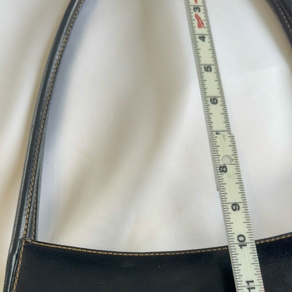 Gucci’s vintage black shoulder purse from the 1960s is in good condition. - Picture 3 of 12